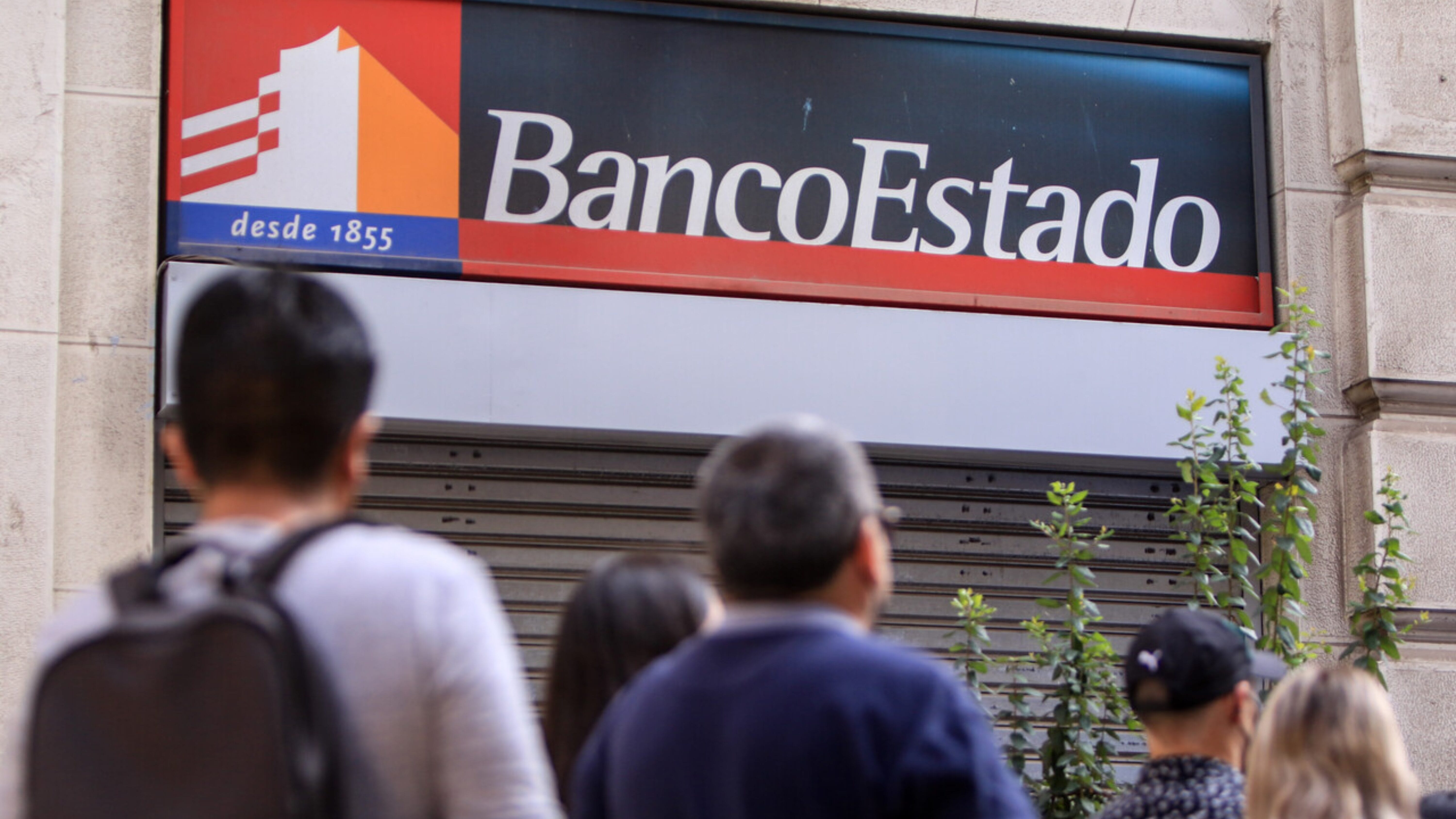 Extrabajador se coordinó con empresa para sustraer $6.100 millones: BancoEstado se querelló por robo