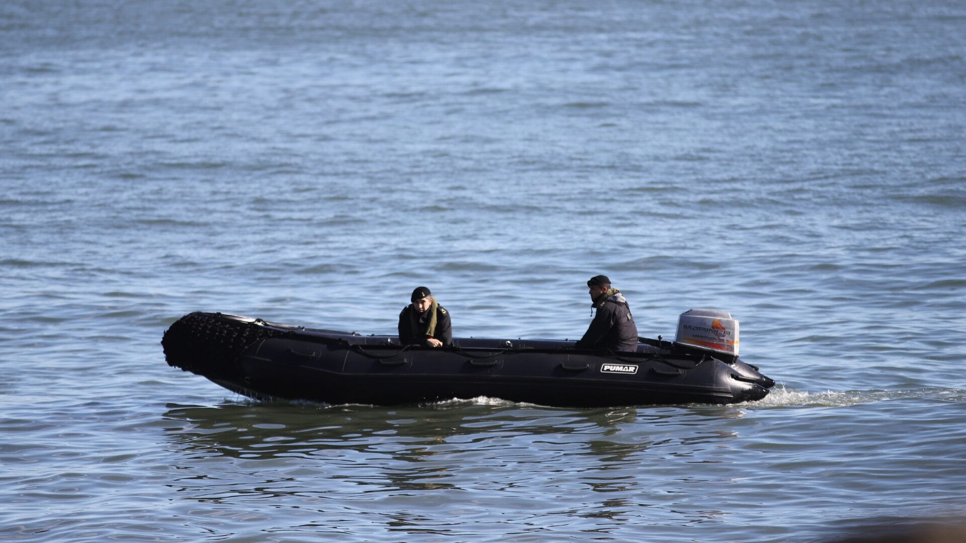 “No hacen nada”: Madre de niña que fue arrastrada por marejadas en Viña del Mar criticó búsqueda de la PDI