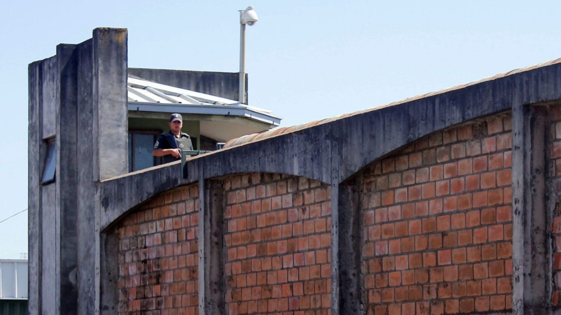 Adolescente de 16 años en estado grave tras ser apuñalado en CIP CRC de Coronel