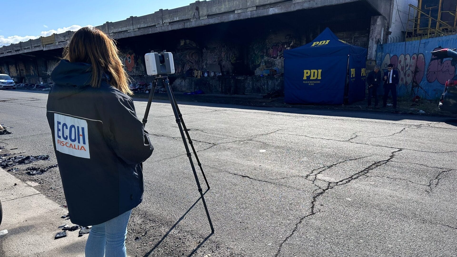 Maniatado y con heridas en el cuello: Abandonan cadáver en plena vía pública de Estación Central