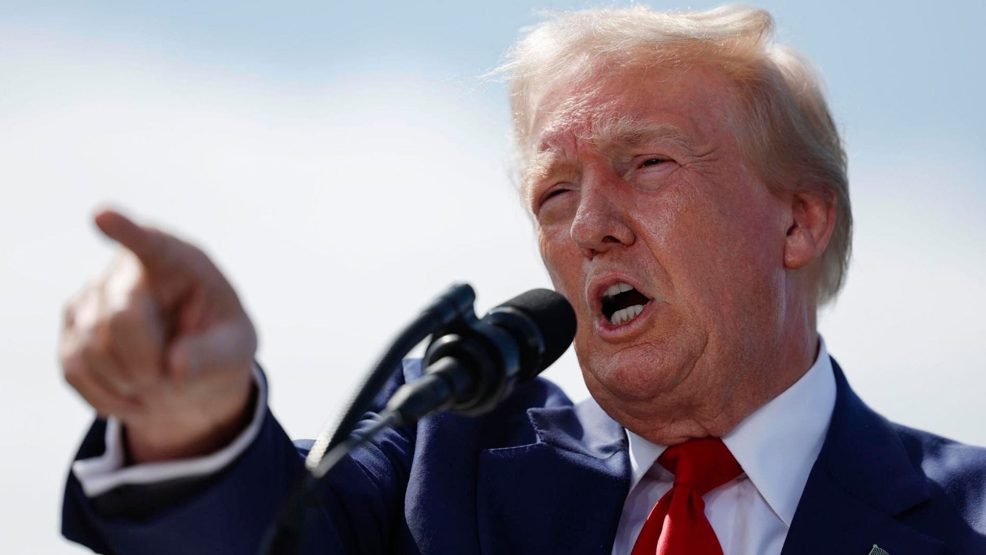 Trump está “a salvo” tras tiroteo registrado cerca de su club de golf en Florida: Una “persona de interés” fue detenida