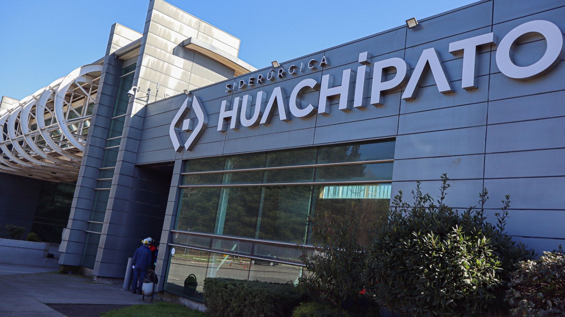 Ex trabajadores de Huachipato buscan conocer avances sobre plan que fomentaría su reinserción