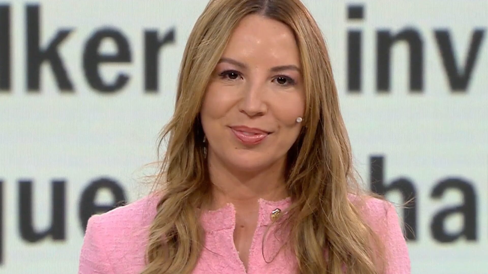 Mafe Walker regresó a Chile tras asegurar que los extraterrestres la invitaron: “Me siento en casa”
