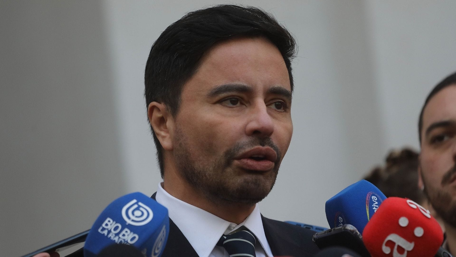 Vecinos de La Florida se querellan contra Rodolfo Carter: Acusan asociación ilícita, fraude y otros delitos