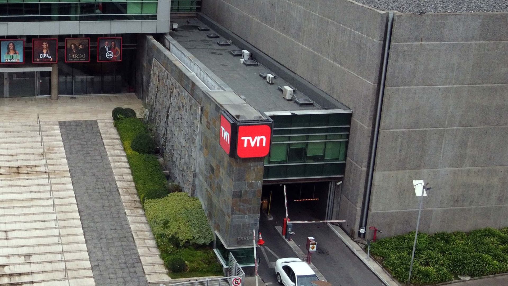 Fuerte golpe para TVN: Termina el contrato de un rostro estrella y no renovaría con la señal