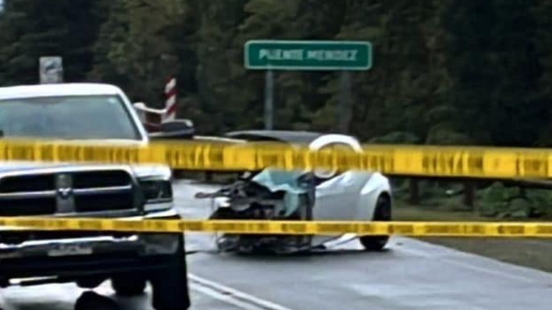 Auto chocó contra estructura de puente en la Carretera Austral: Accidente dejó un fallecido y una persona en estado crítico