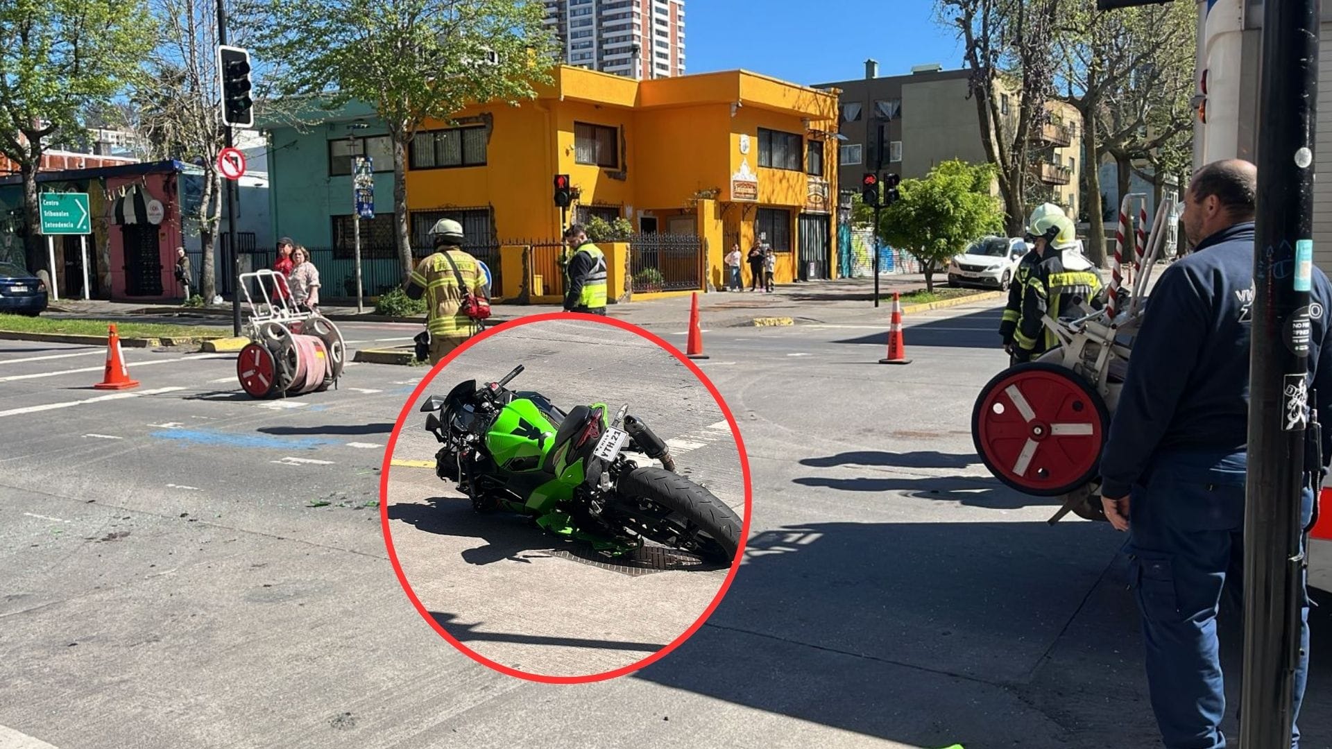 Choque en pleno centro: Dos personas resultaron heridas tras accidente de tránsito en Concepción