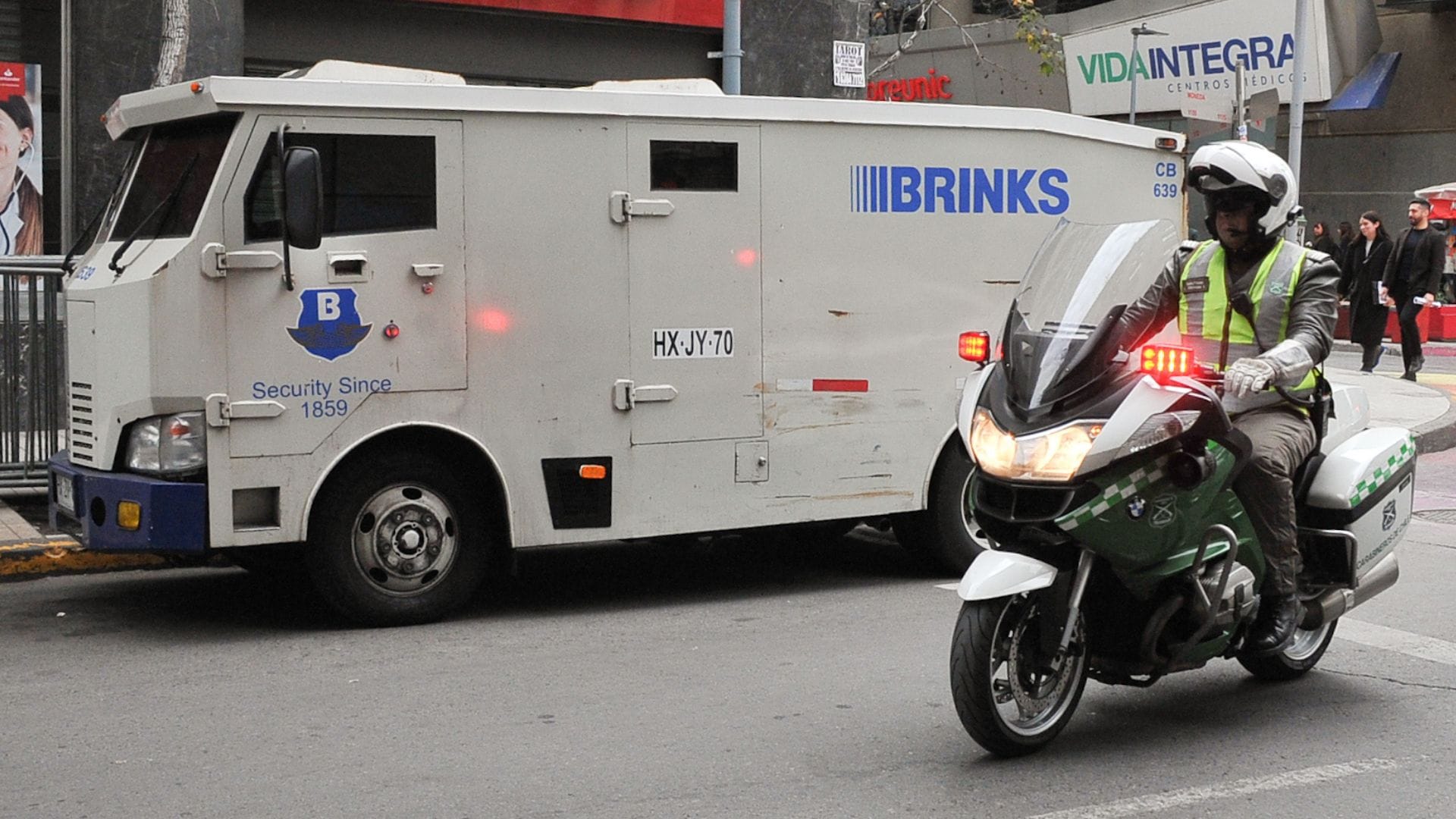 Más de 10 celulares y municiones: Los hallazgos en casas de carabineros involucrados en robo a Brinks de Rancagua
