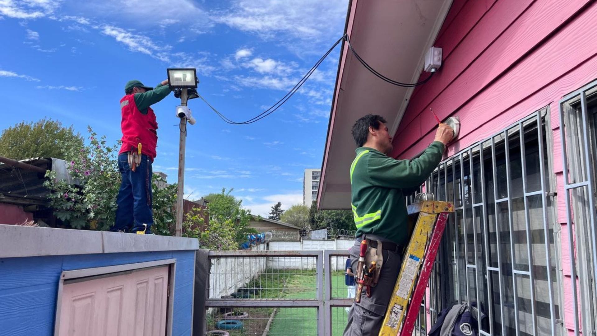 Empresas Vega Monumental instala cámaras de seguridad en Jardín Integra de Lorenzo Arenas: había sufrido siete robos