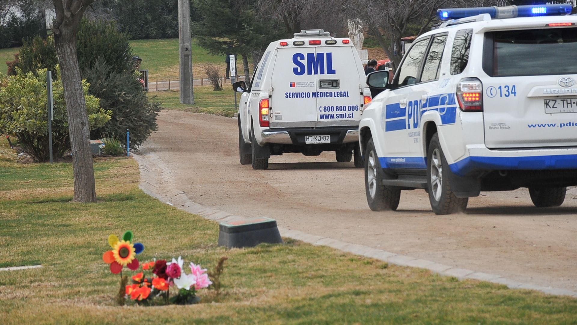 Dentro de un recipiente de vidrio y encima de una tumba: Encuentran feto en el Cementerio Católico de Rengo