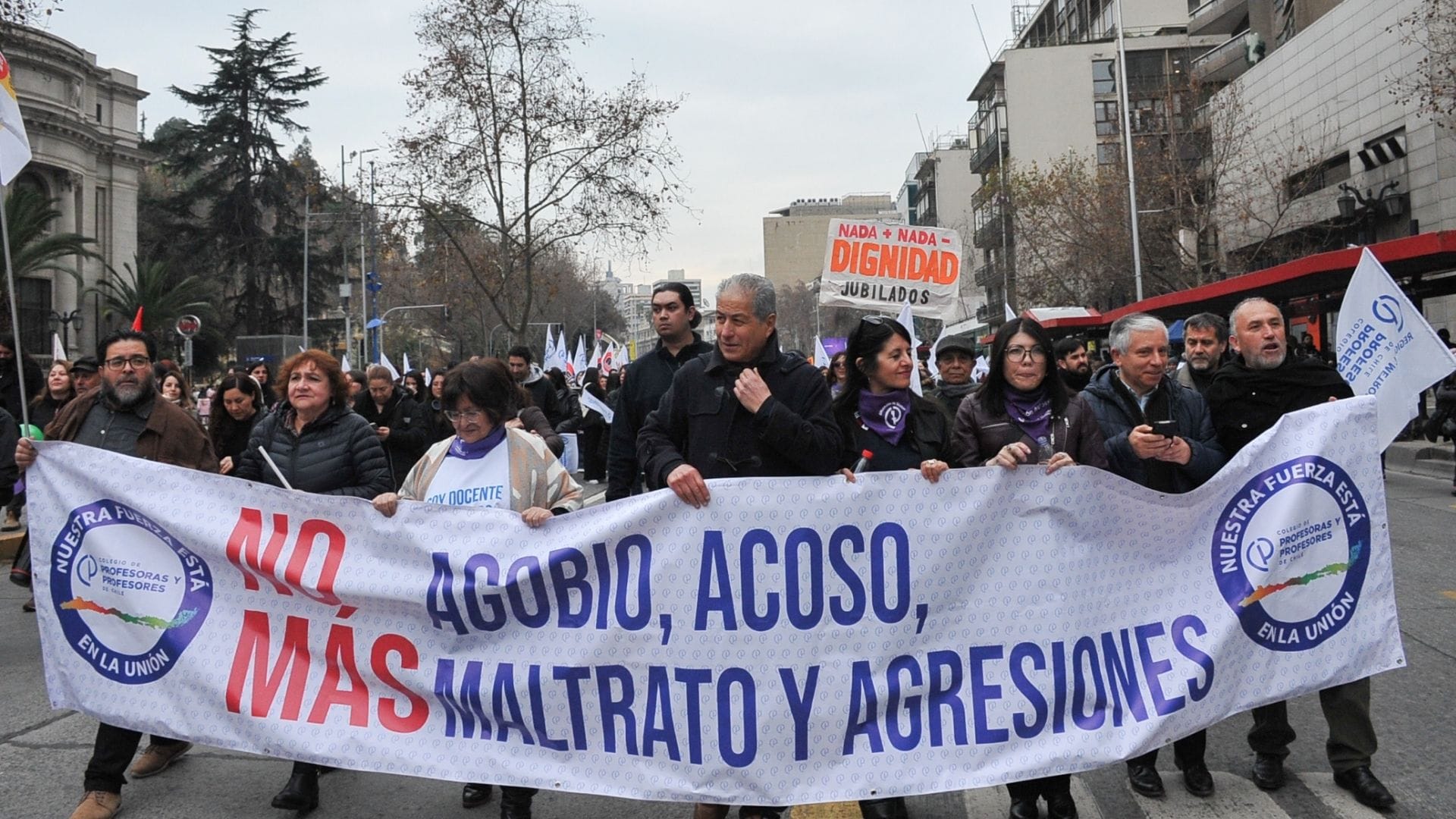 Colegio de Profesores comienza caminata desde Santiago al Congreso por compromisos pendientes y casos de agresión