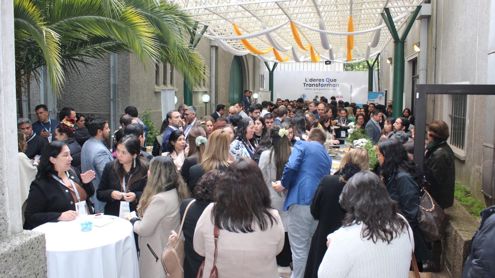 Seminario “Líderes que Transforman: Datos que Guían la Ruta” reunió a 300 directores y líderes educativos en la región