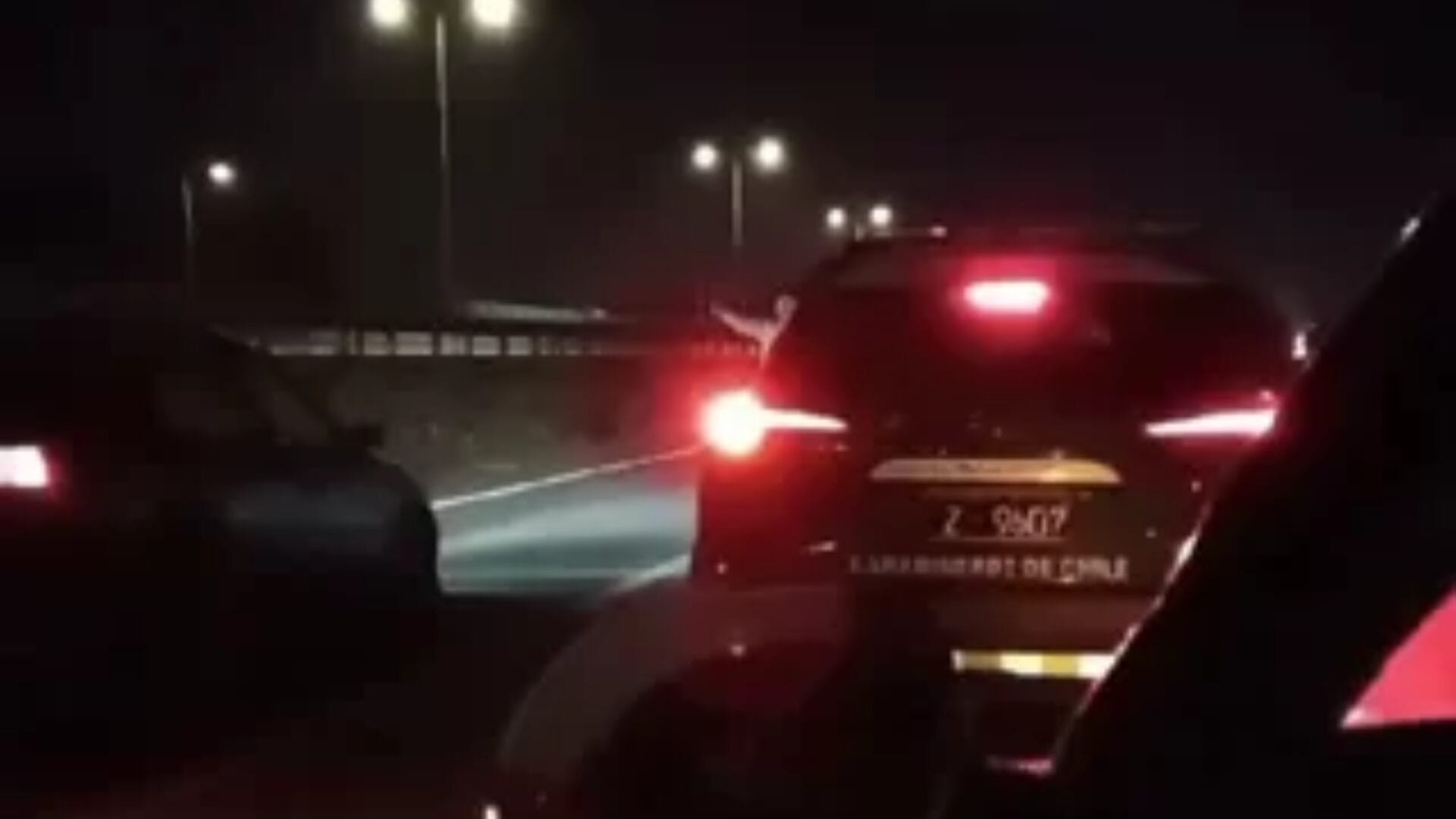 Registran patrulla de Carabineros participando de carrera clandestina en La Serena