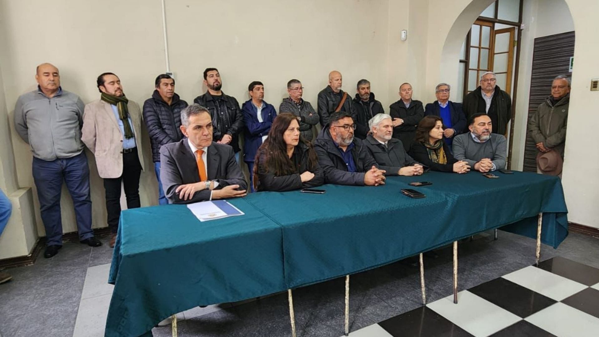 Ex trabajadores de Enap Biobío acuden a la justicia internacional por despidos injustificados
