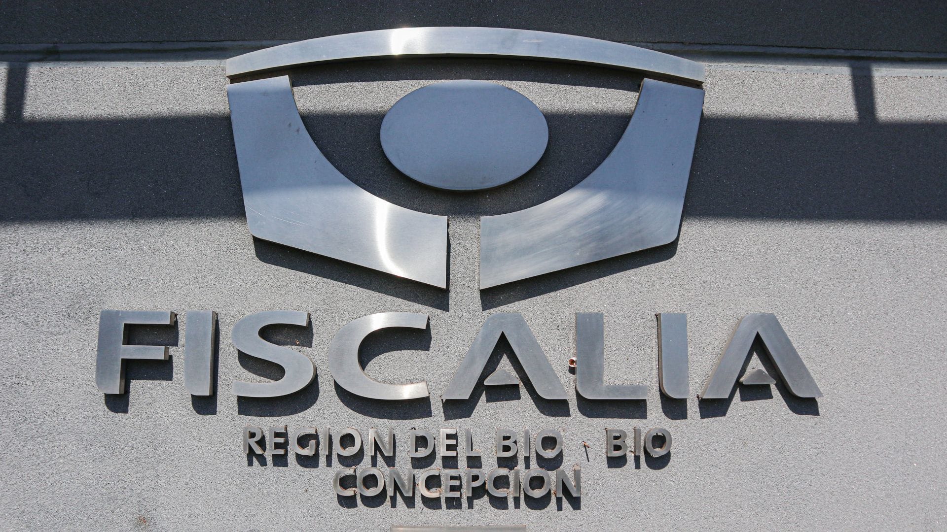 Dictan prisión preventiva para sujeto sorprendido grabando a menores en Talcahuano: poseía pornografía infantil y cargos previos