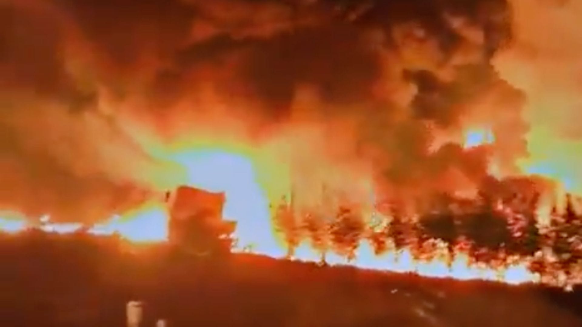 Se generó un incendio: Reportan más de 100 fallecidos tras explosión de camión que transportaba combustible en Nigeria