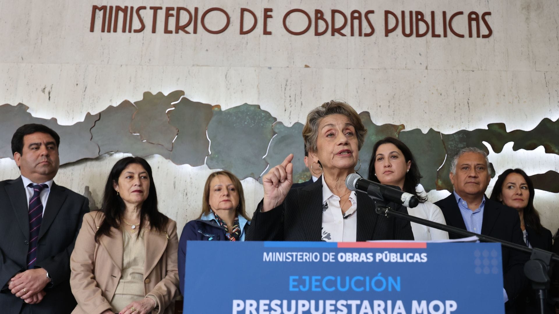 “Es una cosa de criterio, explicitar cuando en alguna obra se tiene alguna situación que se puede transformar en un conflicto de interés”: Ministra MOP por jefe de Vialidad que supervisó camino a terrenos propios