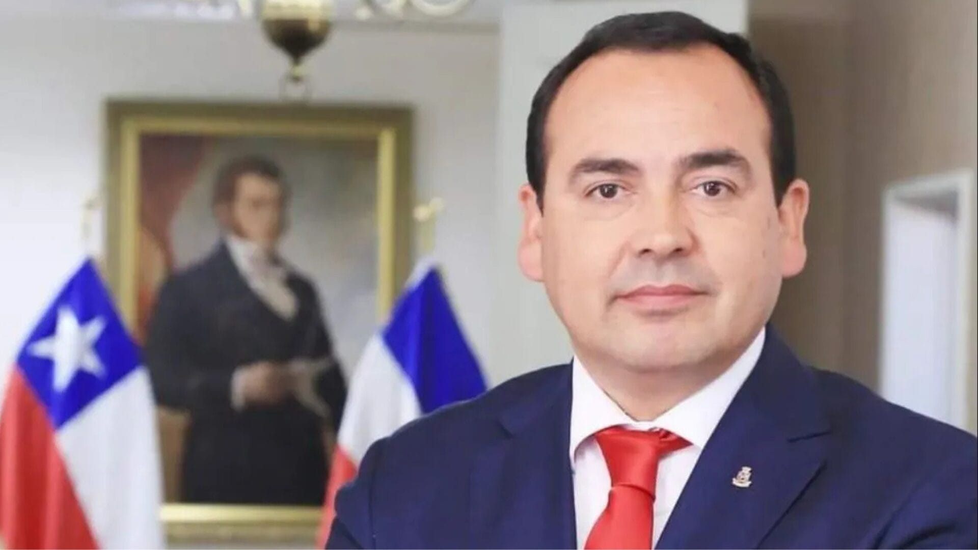 Detienen a alcalde reelecto de Chillán Viejo por violencia intrafamiliar