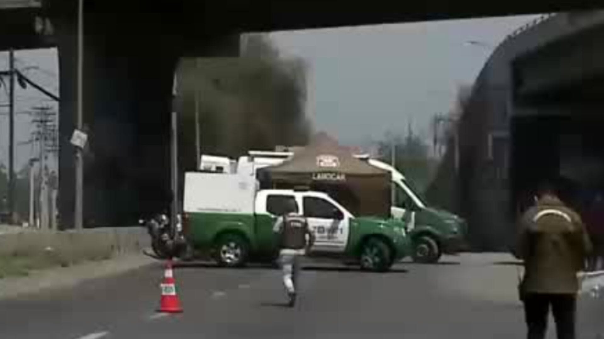 Había sido baleado: Motociclista perdió el control, salió eyectado y fue aplastado por camión en Maipú