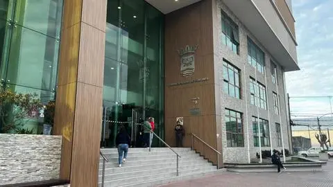 Caso Puerto Coronel: Realizan allanamiento en Municipalidad de Coronel y en domicilios de funcionarios públicos