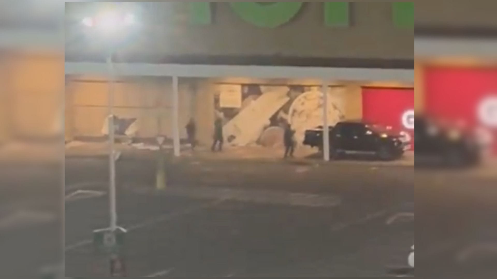 Captan ataque a cajero automático en Mallplaza Trébol: Delincuentes huyen en enorme camioneta por el Gran Concepción