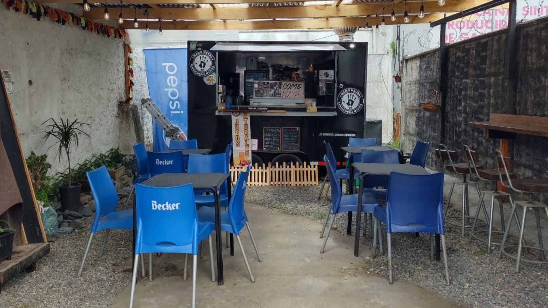 “Queremos traer la playa a Concepción”: Emprendimiento penquista apuesta por la venta de sándwiches con productos marinos
