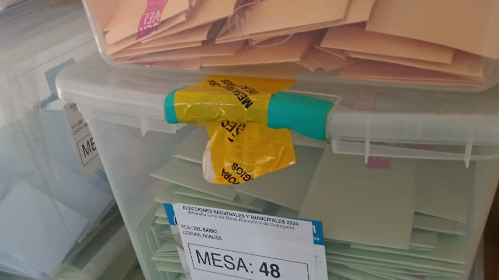 Servel investiga denuncia por urna mal sellada en local de votación en Hualqui