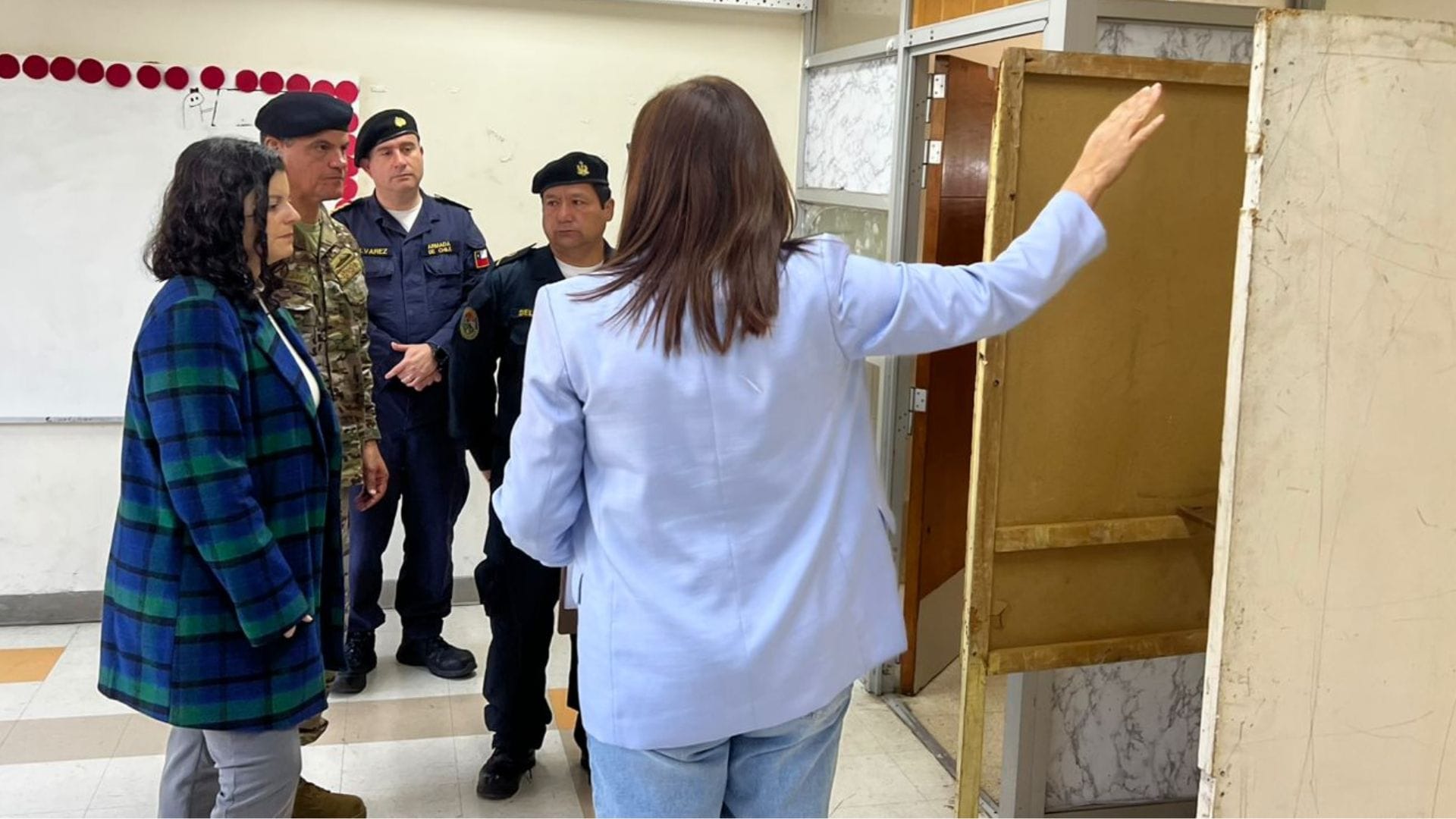 FF.AA ya custodian locales de votación en el Biobío: Autoridades revisan últimos detalles