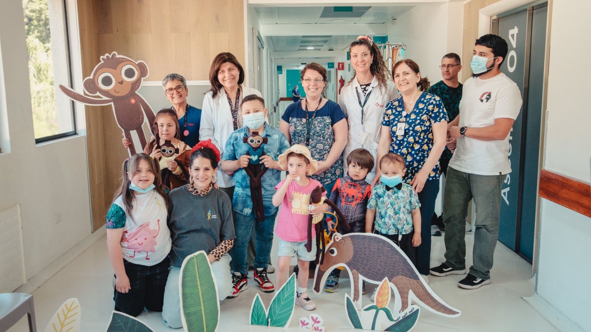 Niños del Sanatorio Alemán de Concepción se integraron a programa “A la Quimio con mi Simio”