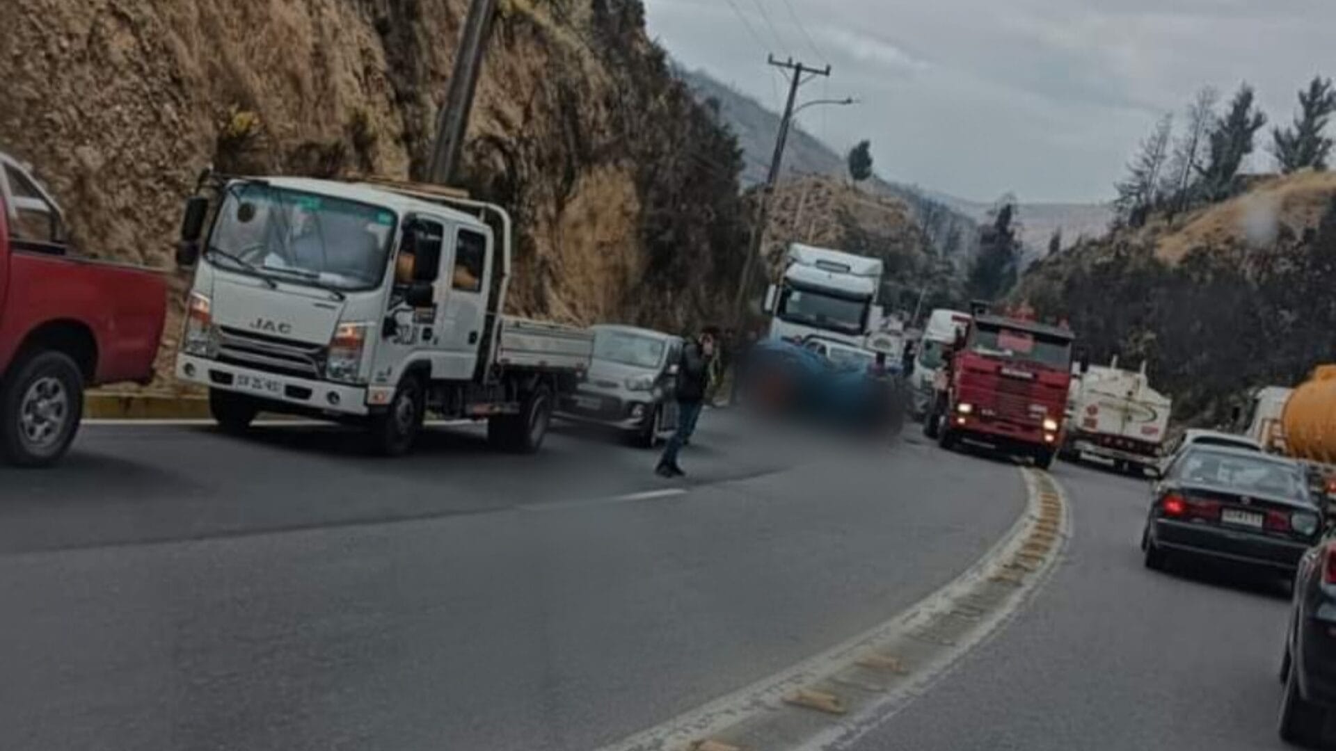 Una mujer fallecida tras violento choque con posterior volcamiento en Viña del Mar: Hay dos lesionados