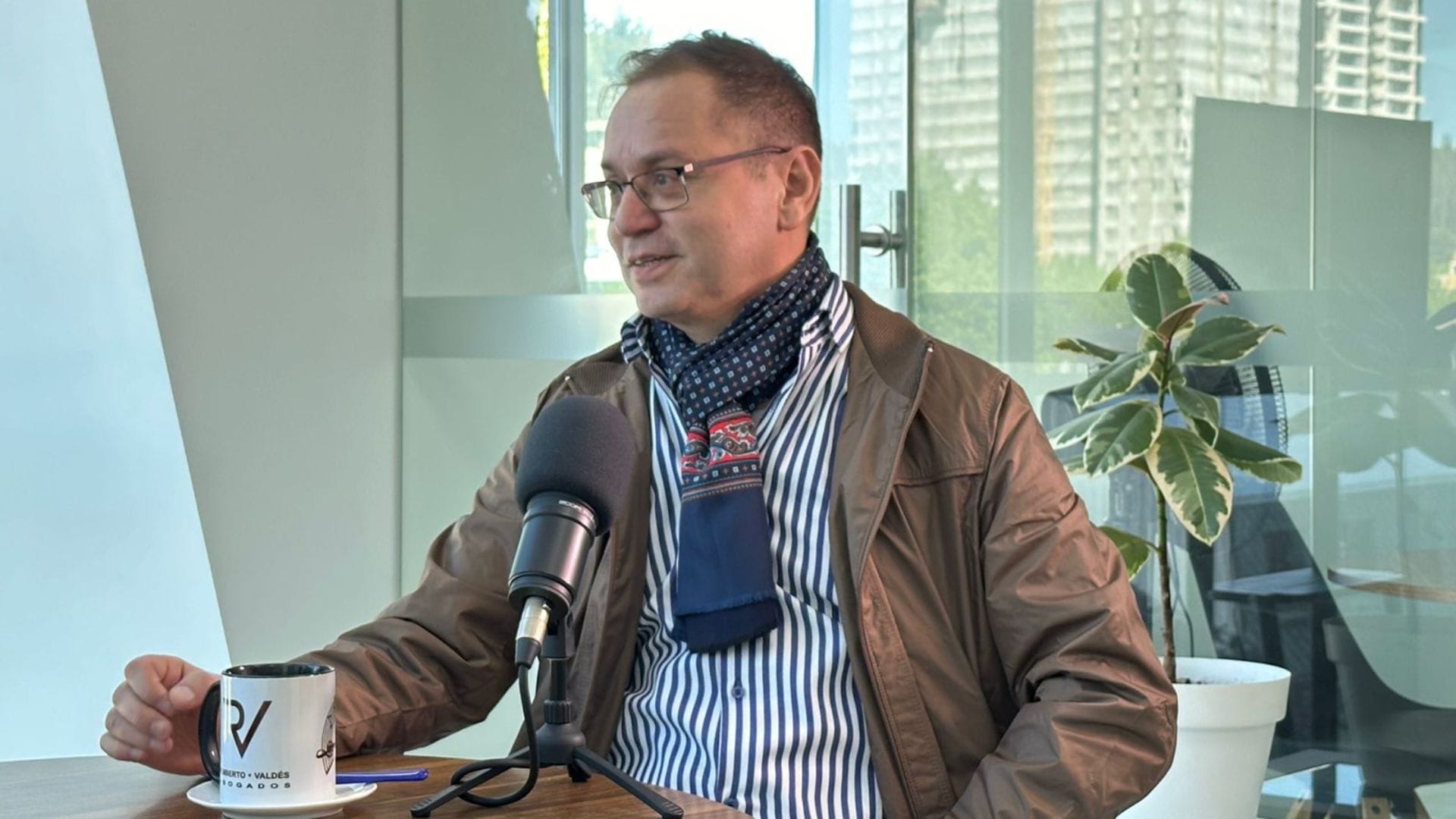 Primer invitado en “Un Café Con”: Penquista Willy Hengst revela cómo pasó de facturar un millón de dólares anuales a conquistar el mercado chino con 50 millones