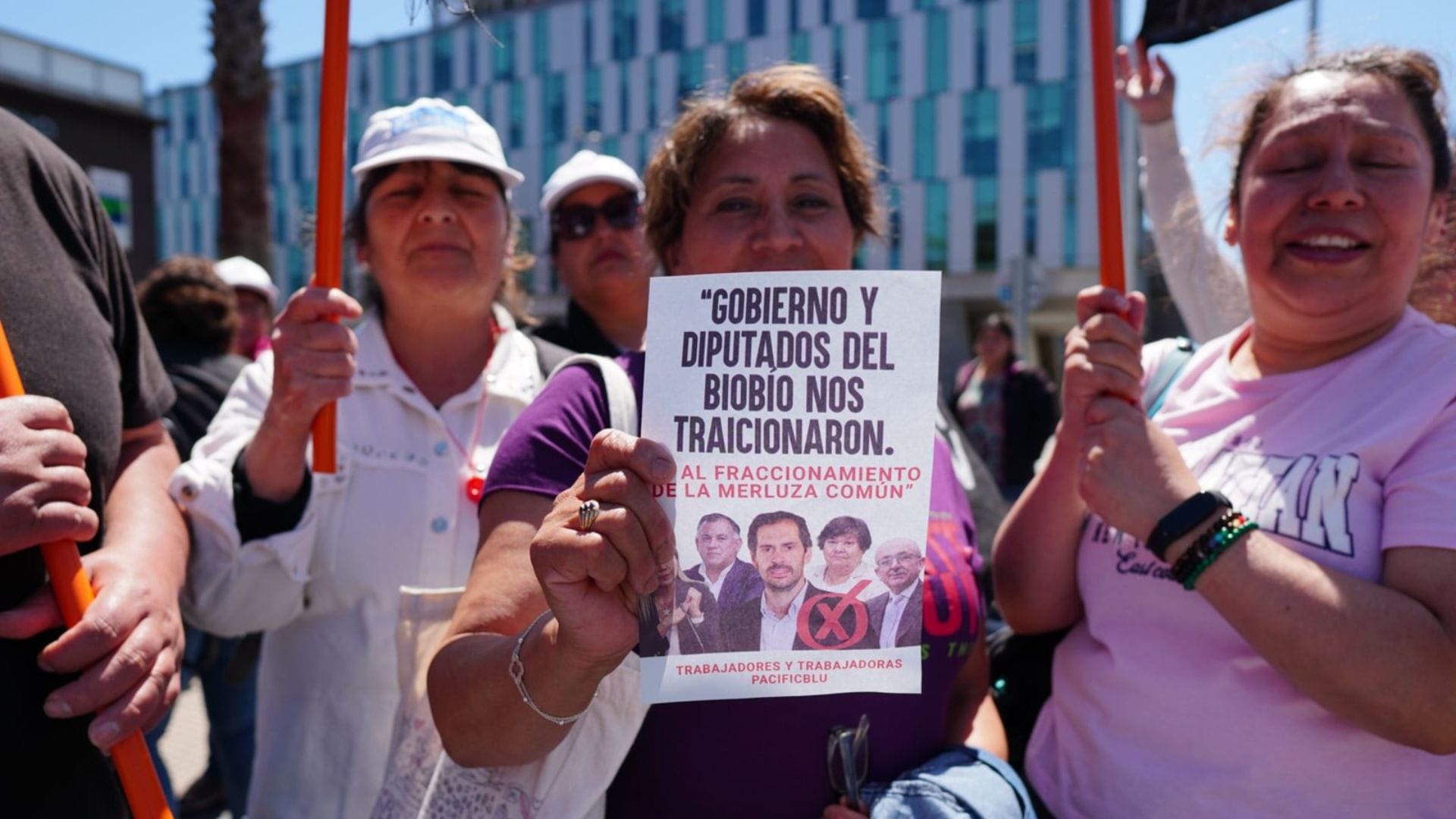 “El Gobierno presume ser la décima potencia mundial en pesca”: Trabajadores de PacificBlu acusan engaño del Subsecretario de Pesca y Ministro de Economía