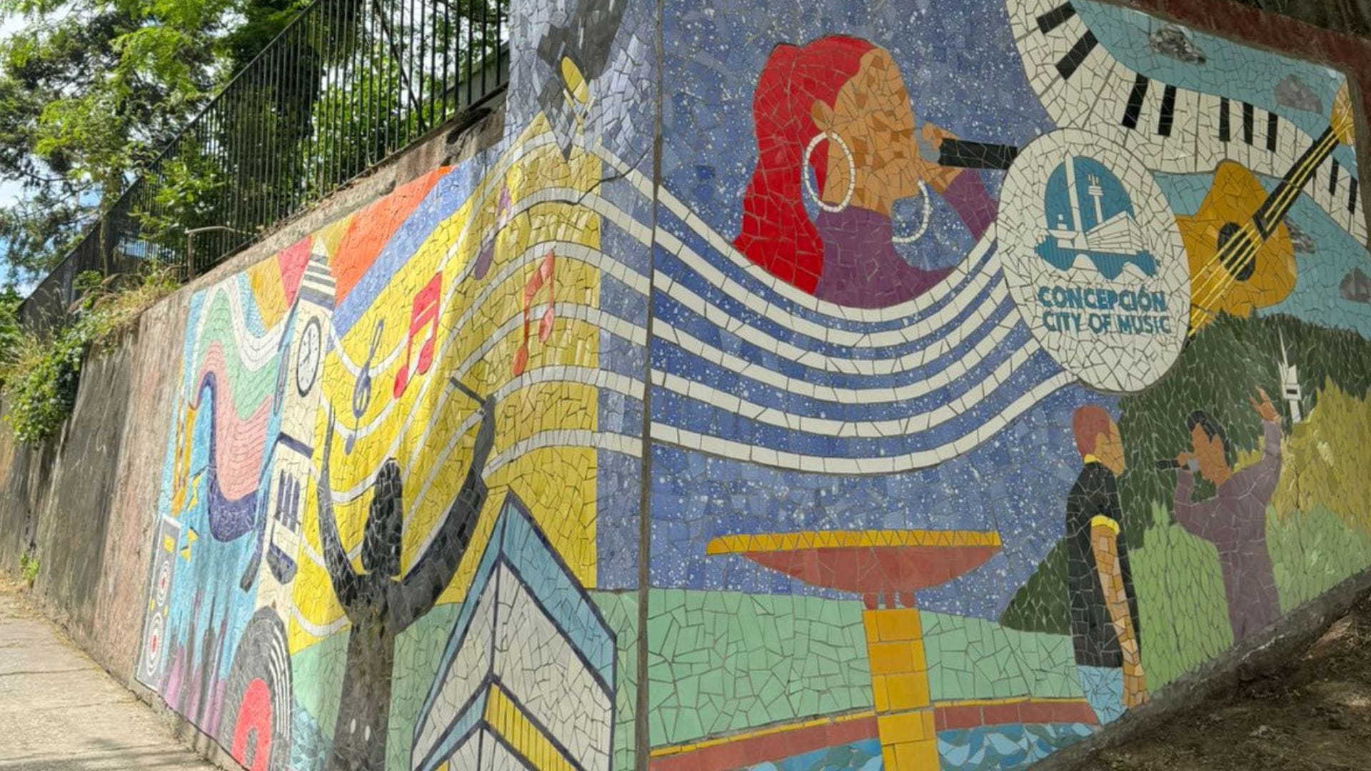 El impresionante mosaico inaugurado en Concepción que celebra su reconocimiento como Ciudad Creativa de la Música