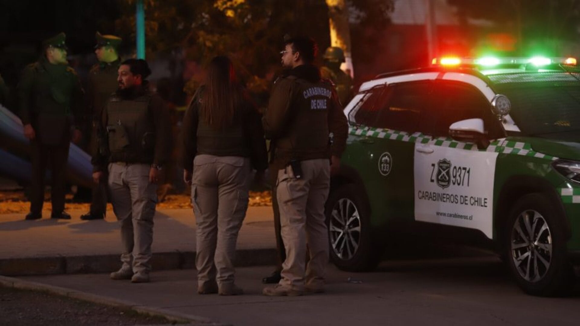 Madre de dos niños muere tras caer desde el piso 17 de un edificio en Maipú