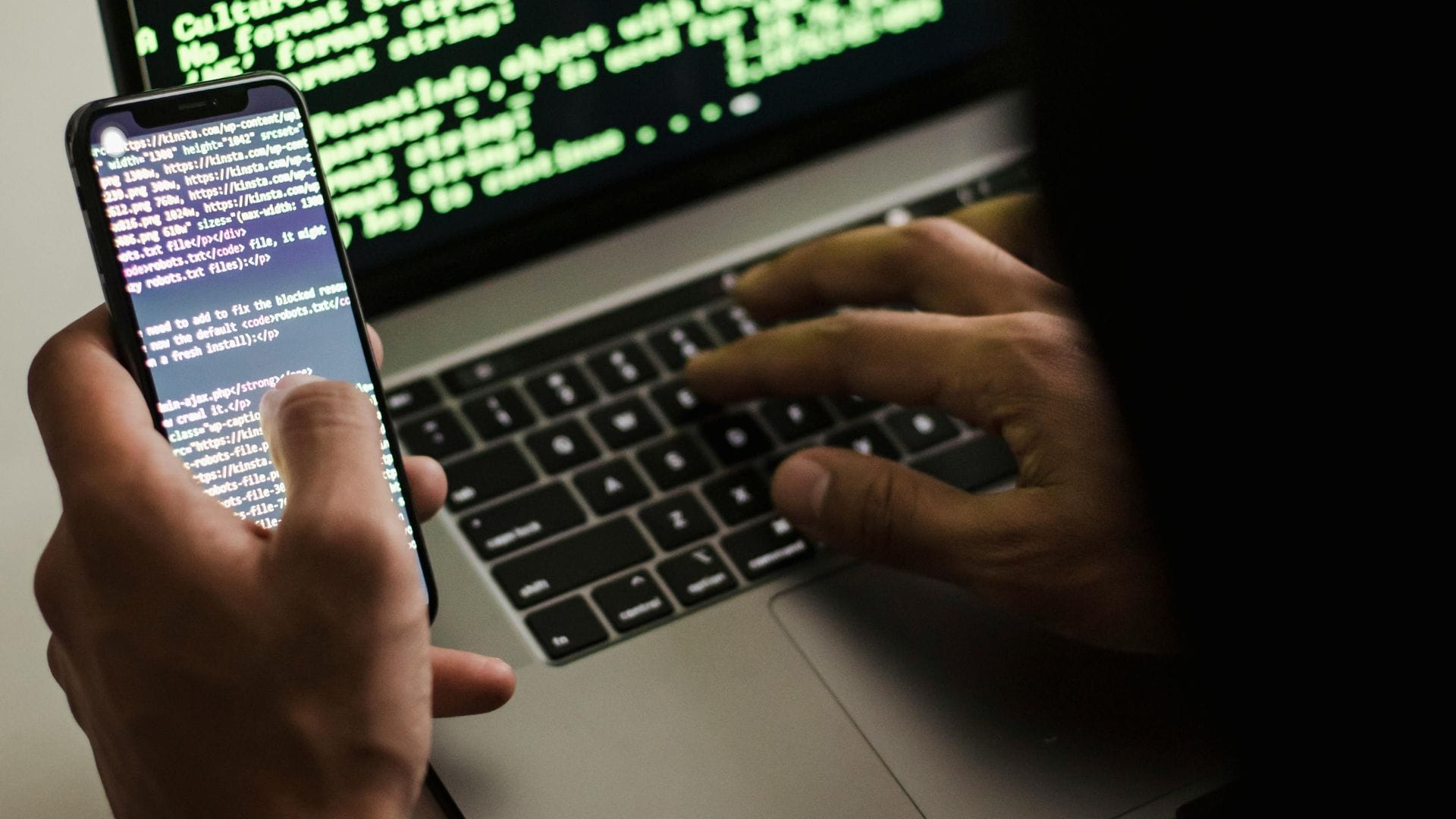 Investigan a hacker peruano acusado de robar más de $500 millones desde cuentas bancarias chilenas