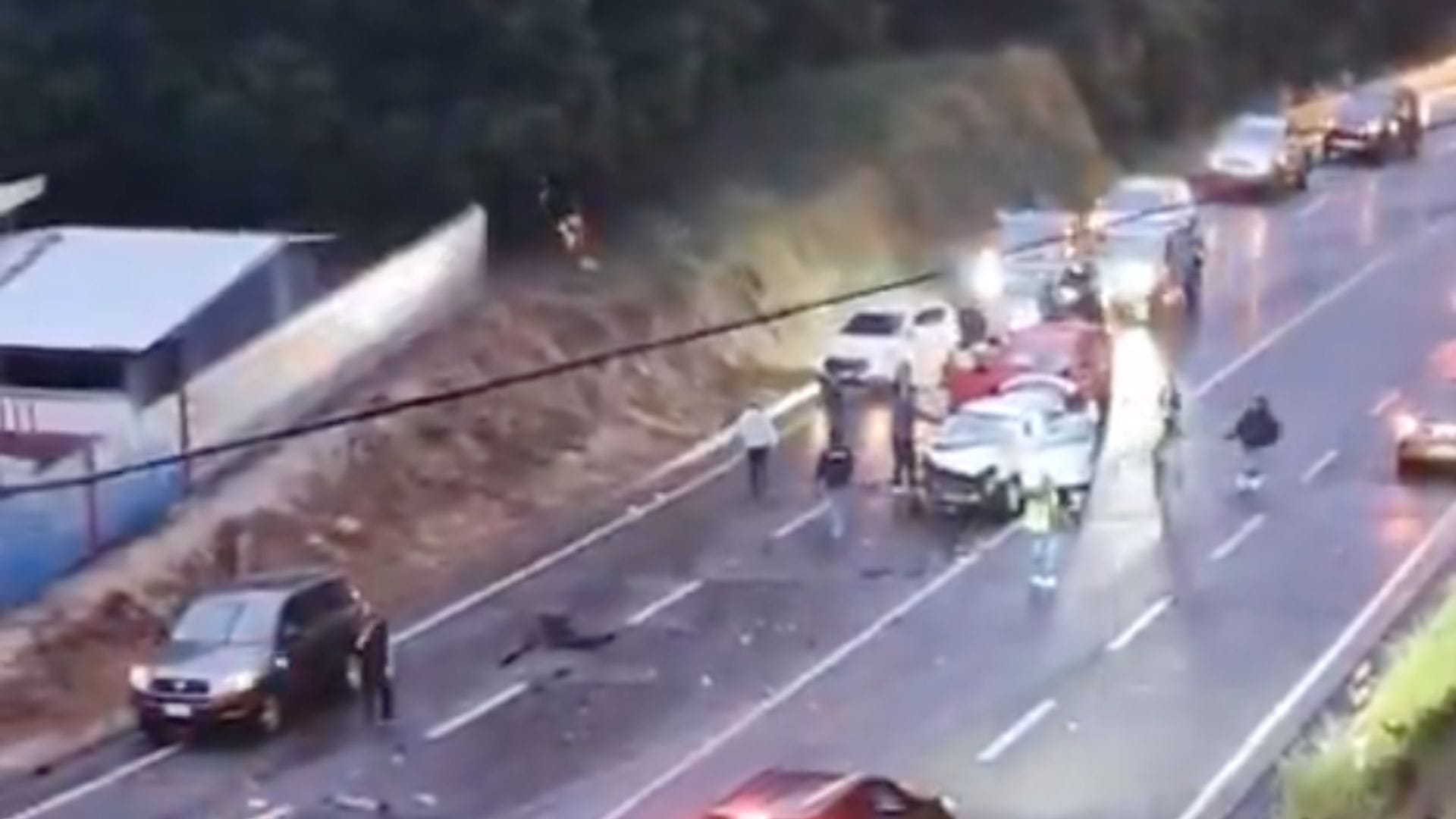 Varios vehículos involucrados: Una fallecida y 11 heridos deja colisión múltiple de alta energía en ruta de Coelemu