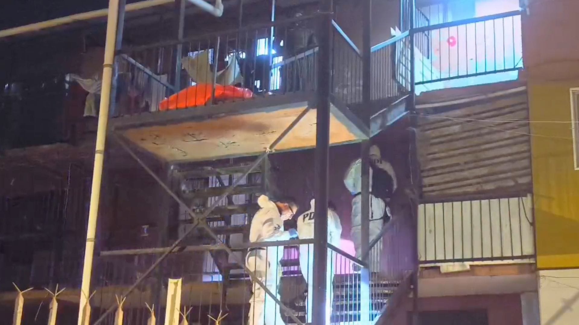 Hombre muere tras ser baleado por un grupo de sujetos que entró al block de departamentos donde vivía en Viña del Mar