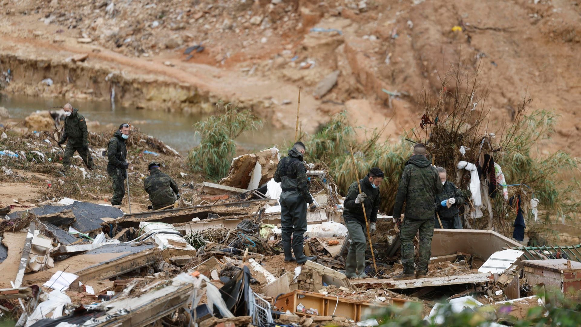 Encuentran cuerpos de niños de 3 y 5 años desaparecidos a dos semanas de las inundaciones en España