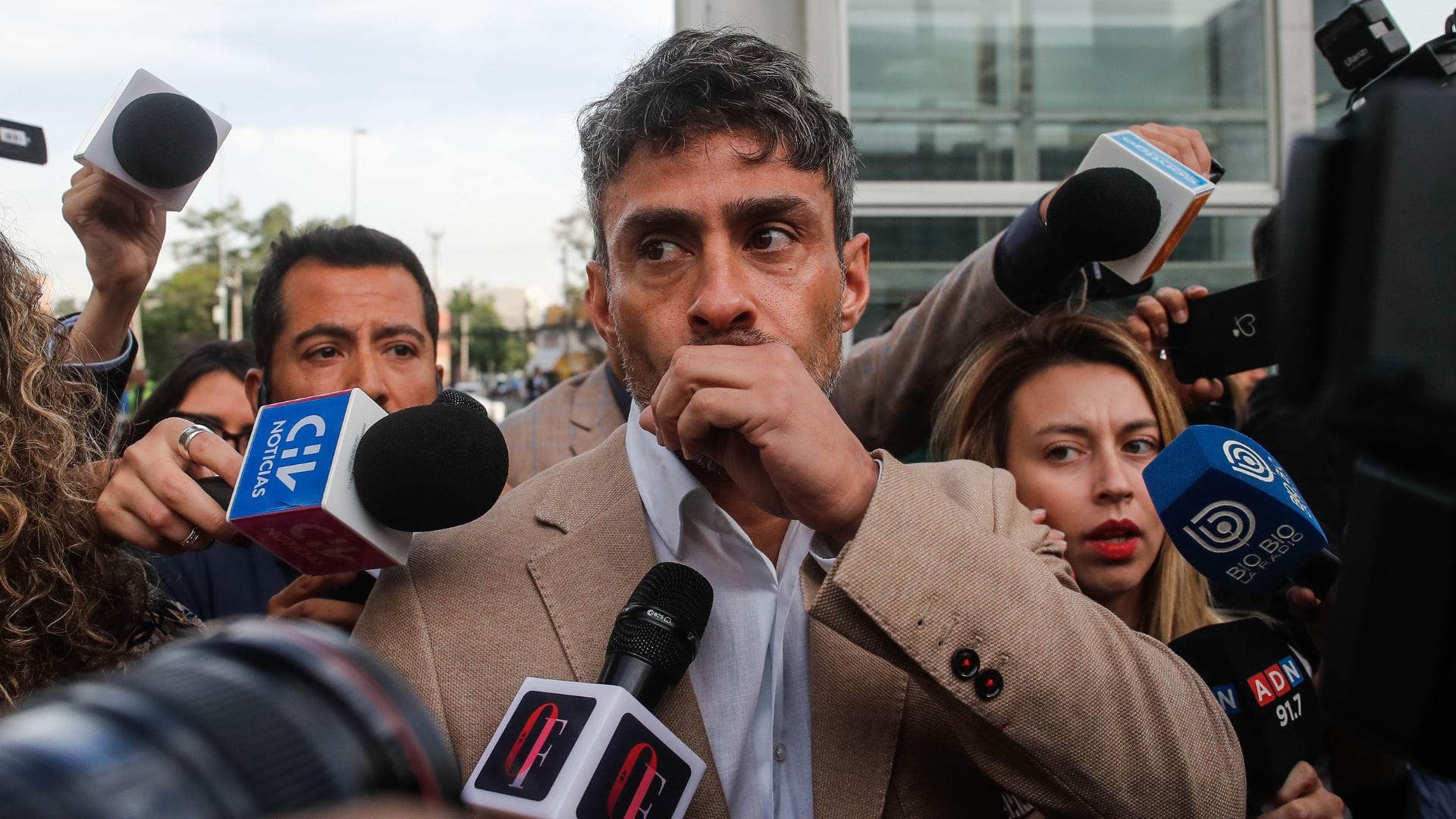“De ahí para arriba”: Revelan millonaria cifra que habría pagado Jorge Valdivia a su abogada en causa por presunta violación