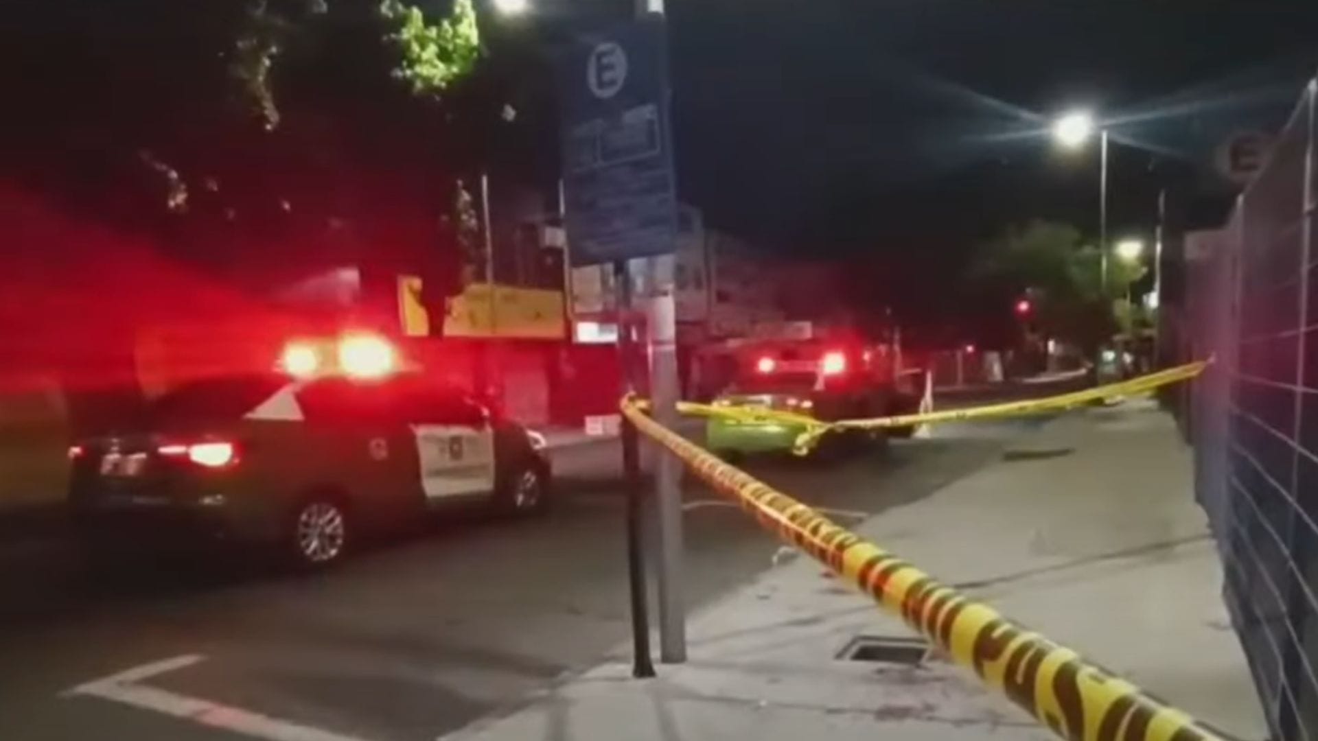 Hombre de 45 años se encuentra en riesgo vital tras ser brutalmente atacado con un machete tras riña en plena calle en Santiago