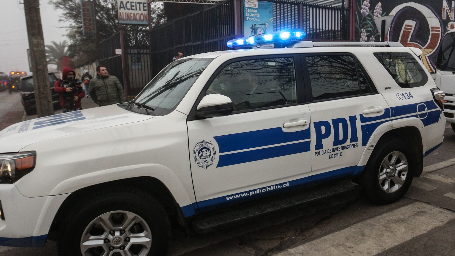 Fue hallada por vecinos: Mujer fallece tras ser víctima de un ataque con arma blanca en plena vía pública de La Florida