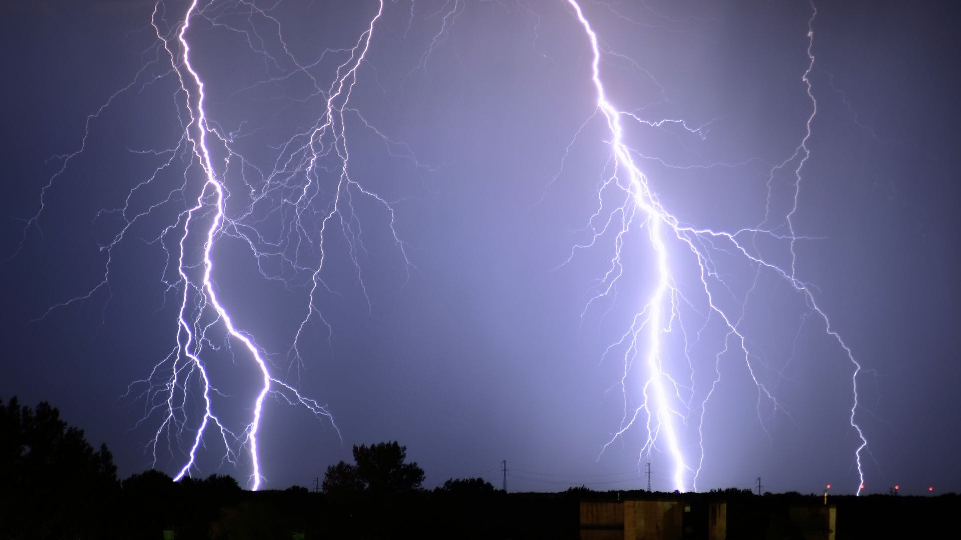 Pronostican tormentas eléctricas y precipitaciones en sectores de 4 regiones: Se emitió alerta meteorológica para este lunes