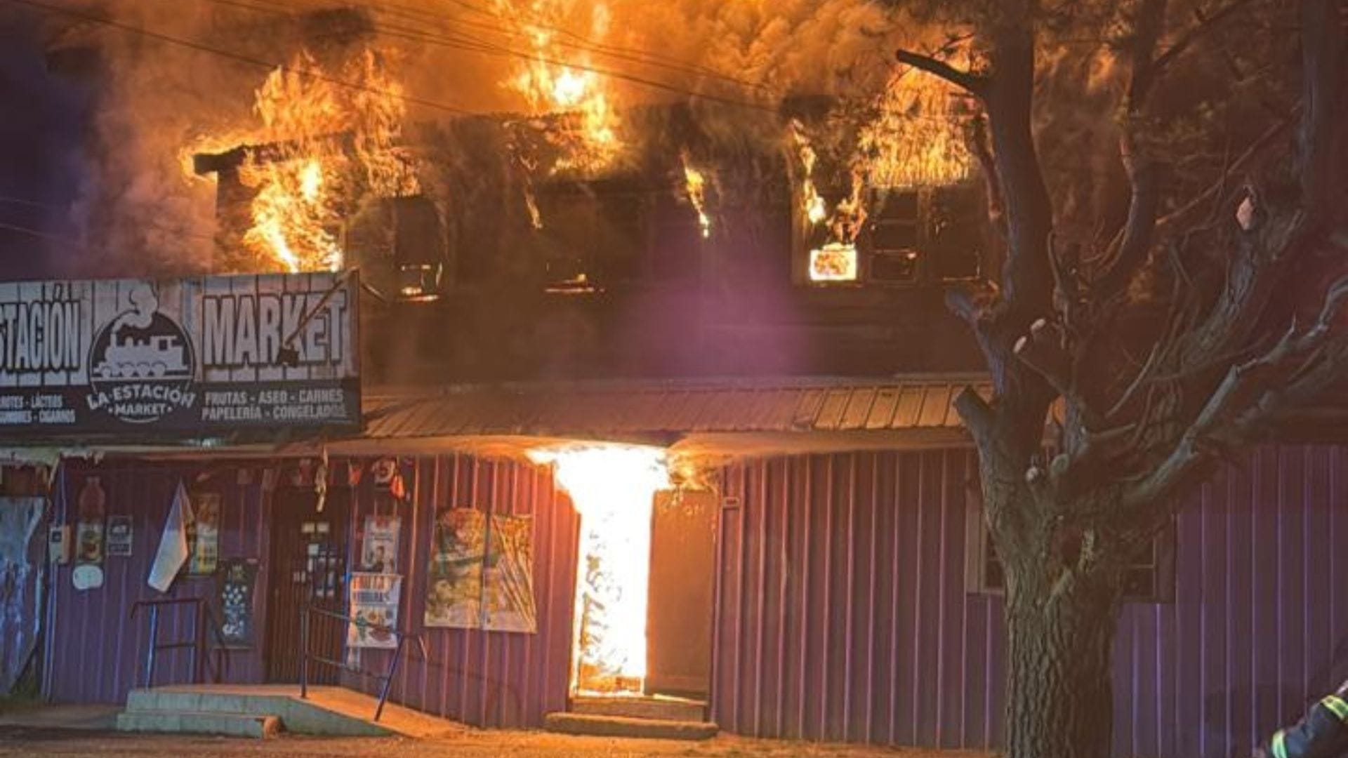 Confirman hallazgo de dos personas fallecidas tras voraz incendio que destruyó una vivienda esta madrugada en Osorno