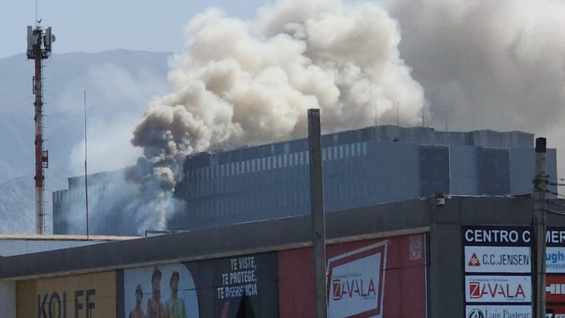Incendio afecta dependencias del Hospital de Antofagasta: Enorme columna es visible desde varios puntos