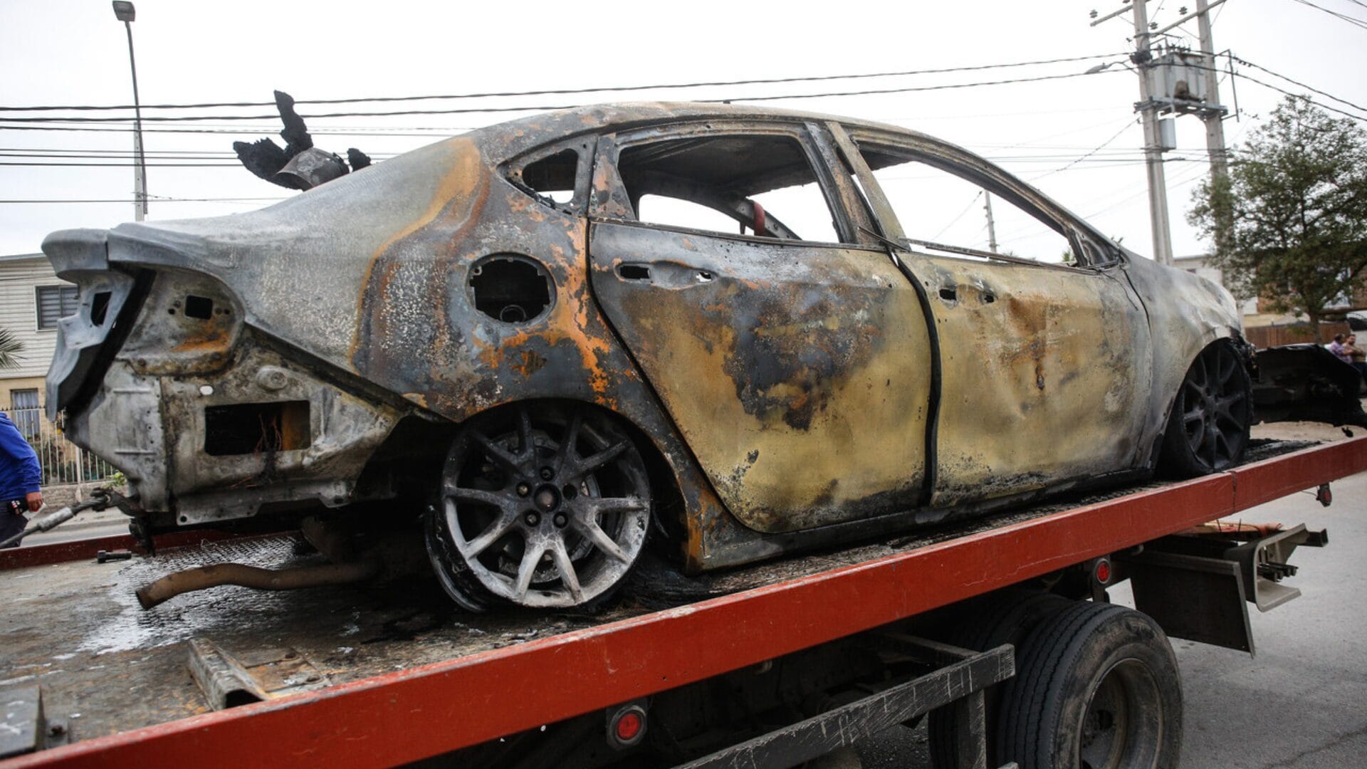 Niña de 9 años fue baleada en el rostro cuando iba con su madre en Lampa: Sujeto quemó auto en el que se trasladaban