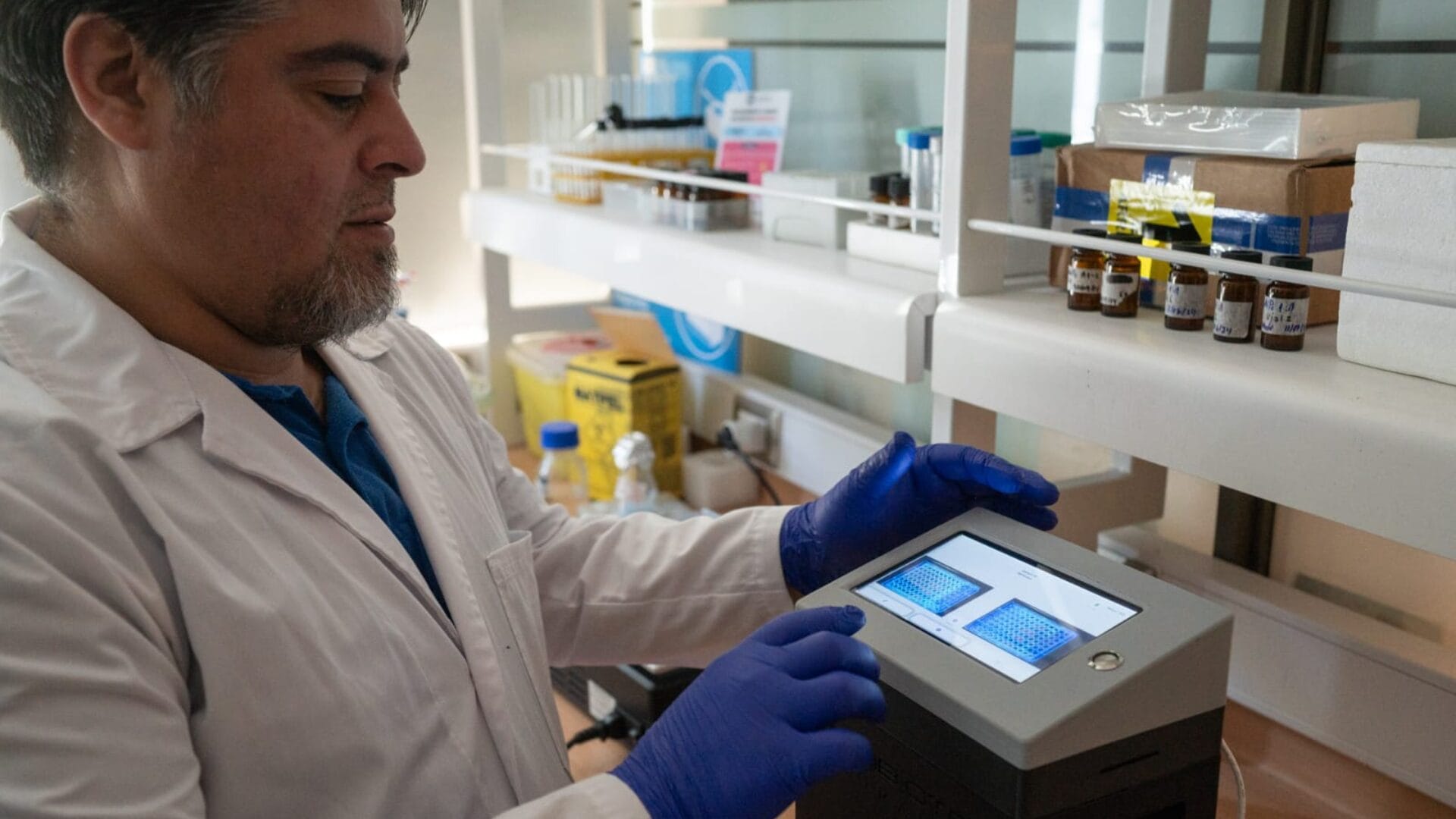 “Kit nano-genosensor”: USS desarrolla un innovador dispositivo portátil para diagnosticar la tuberculosis bovina