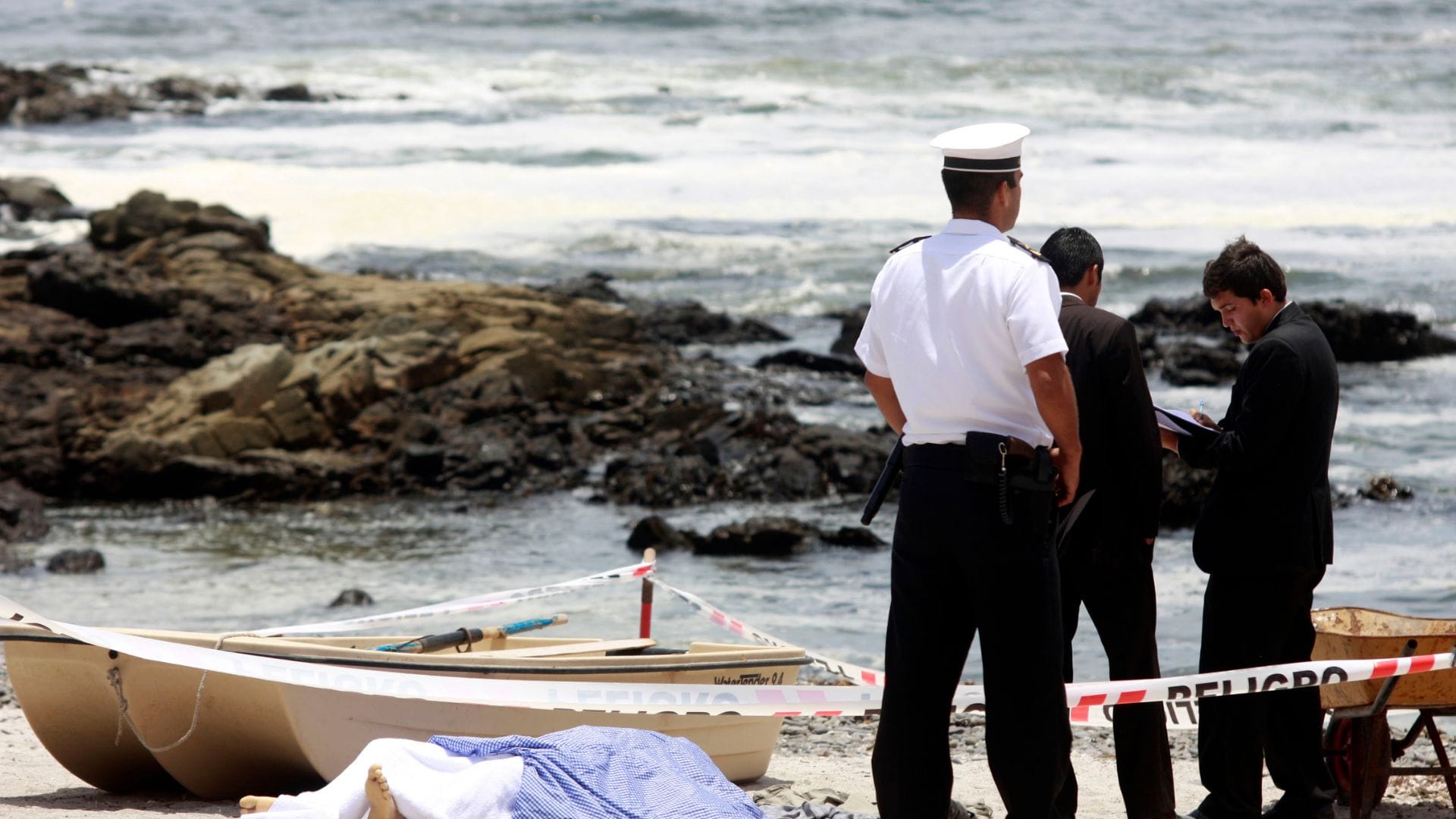 Encuentran cuerpo en el sector en el que  desapareció el hombre arrastrado por una ola en Playa Blanca de Coronel
