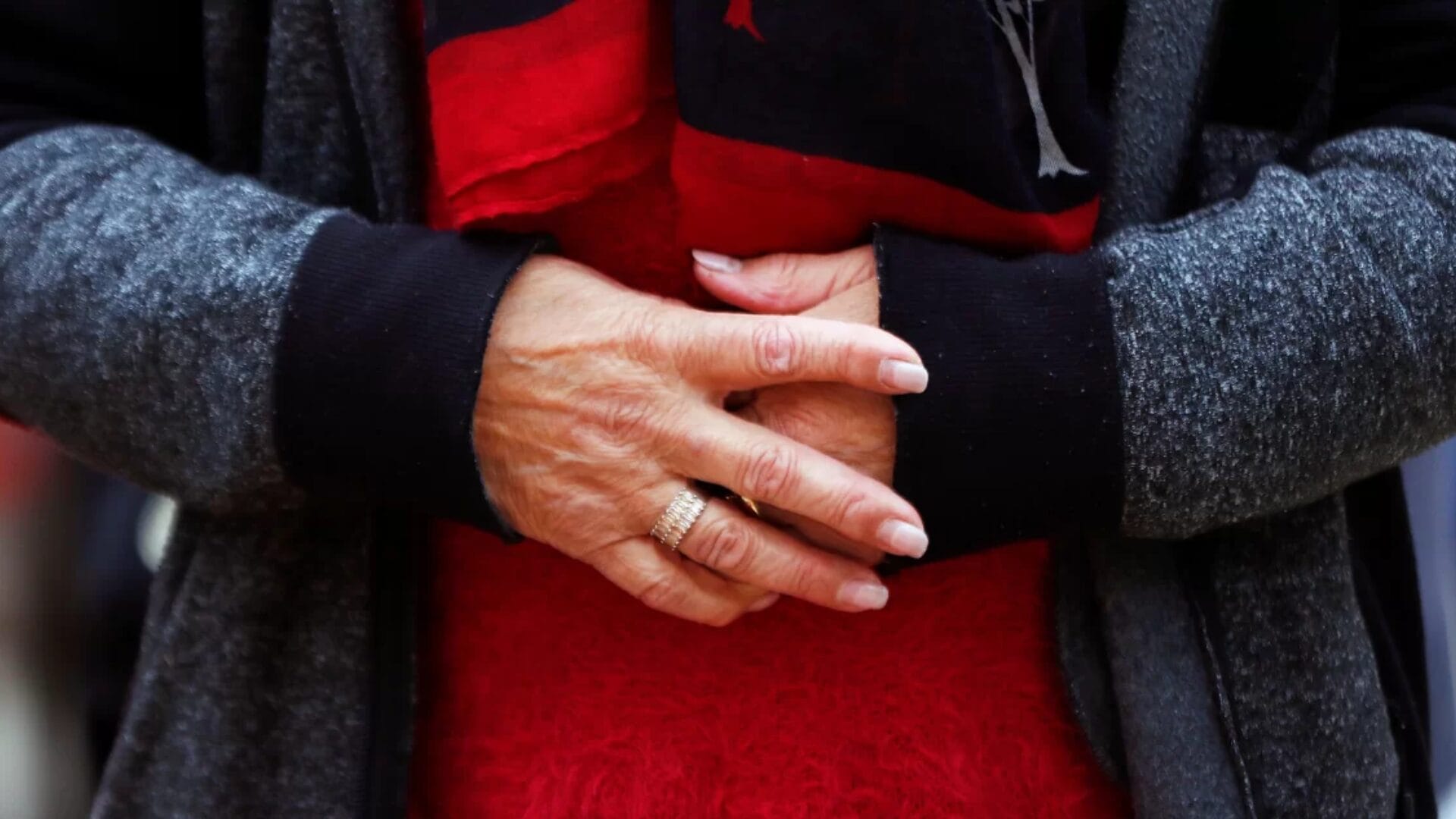 Adulta mayor de Concepción denuncia haber sido drogada con un papel para robarle