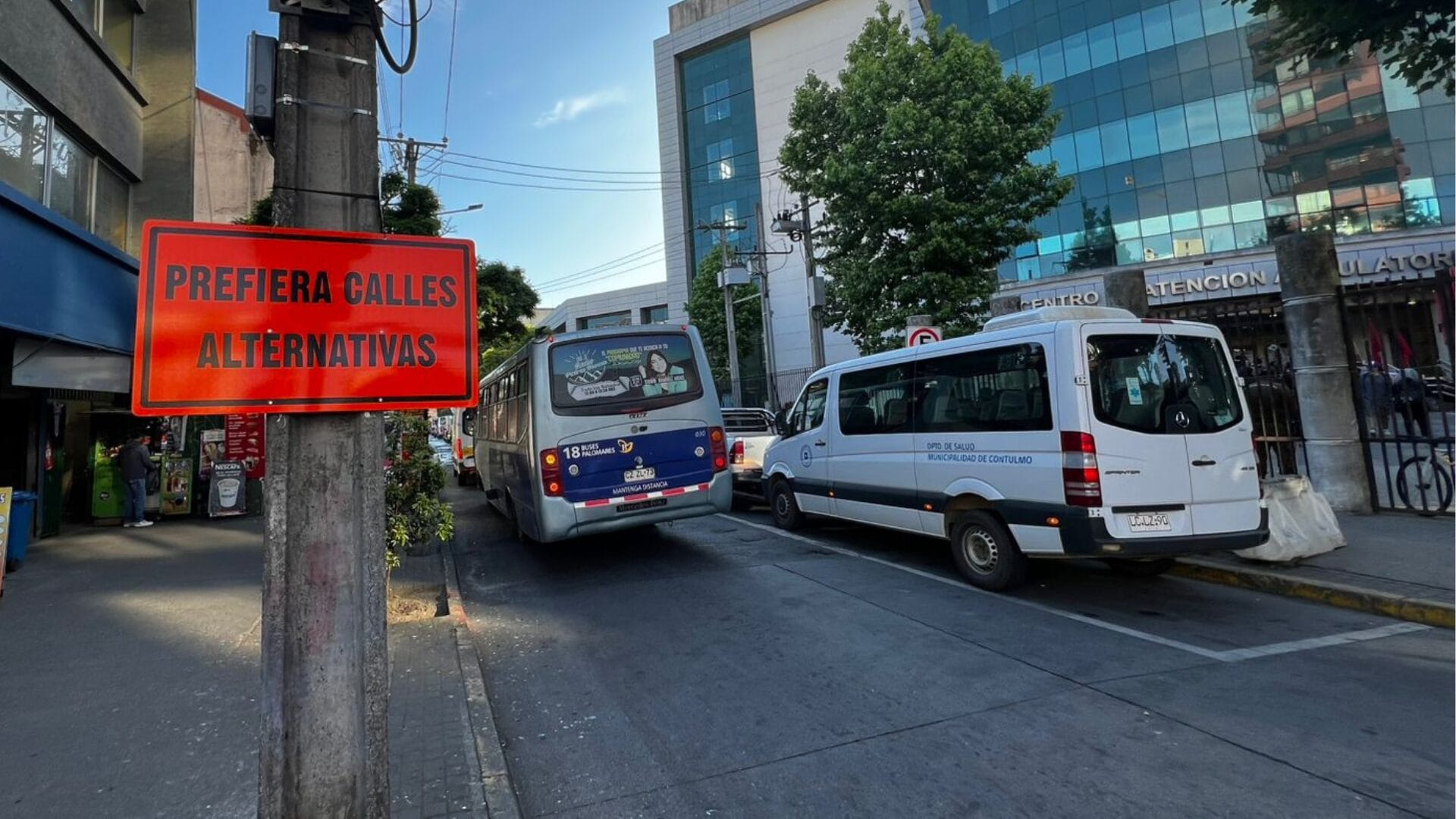 Sin ningún foodtruck: Comienzan arreglos de calle frente al Hospital Regional de Concepción