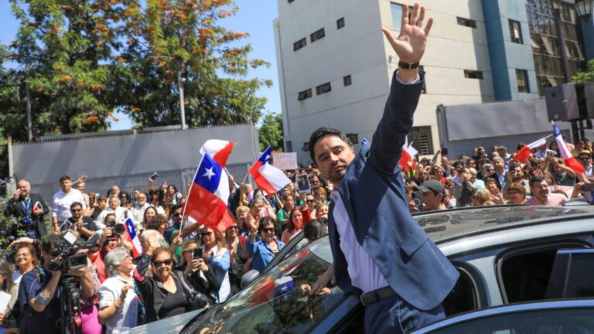 Rodolfo Carter deja la municipalidad de La Florida con aspiraciones a La Moneda y envía recado a Evelyn Matthei